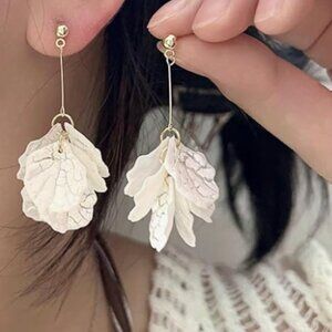 White Ocean Whisper Earrings – Delicate Coastal Style